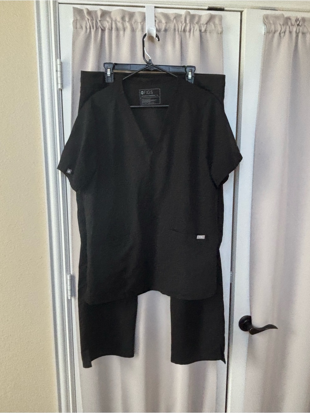 Figs Women's XL Scrubs set Top and Bottom